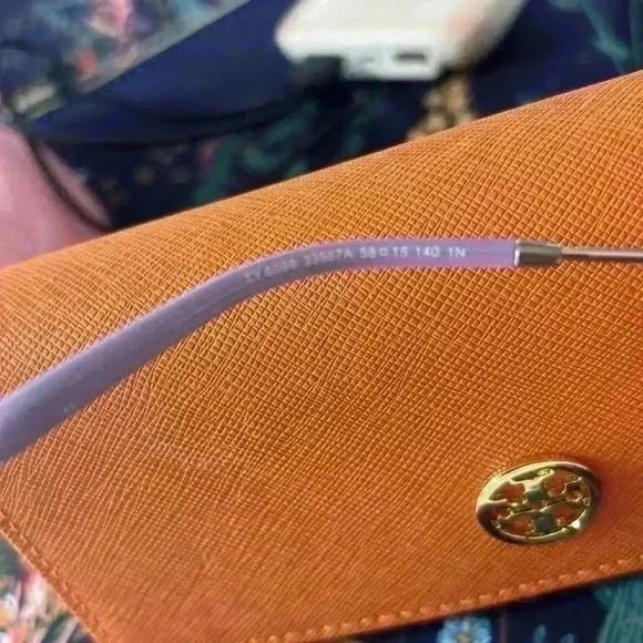 Tory Burch Gradient Aviator style sunglasses- silver and Purple comes with/ case - Picture 15 of 15